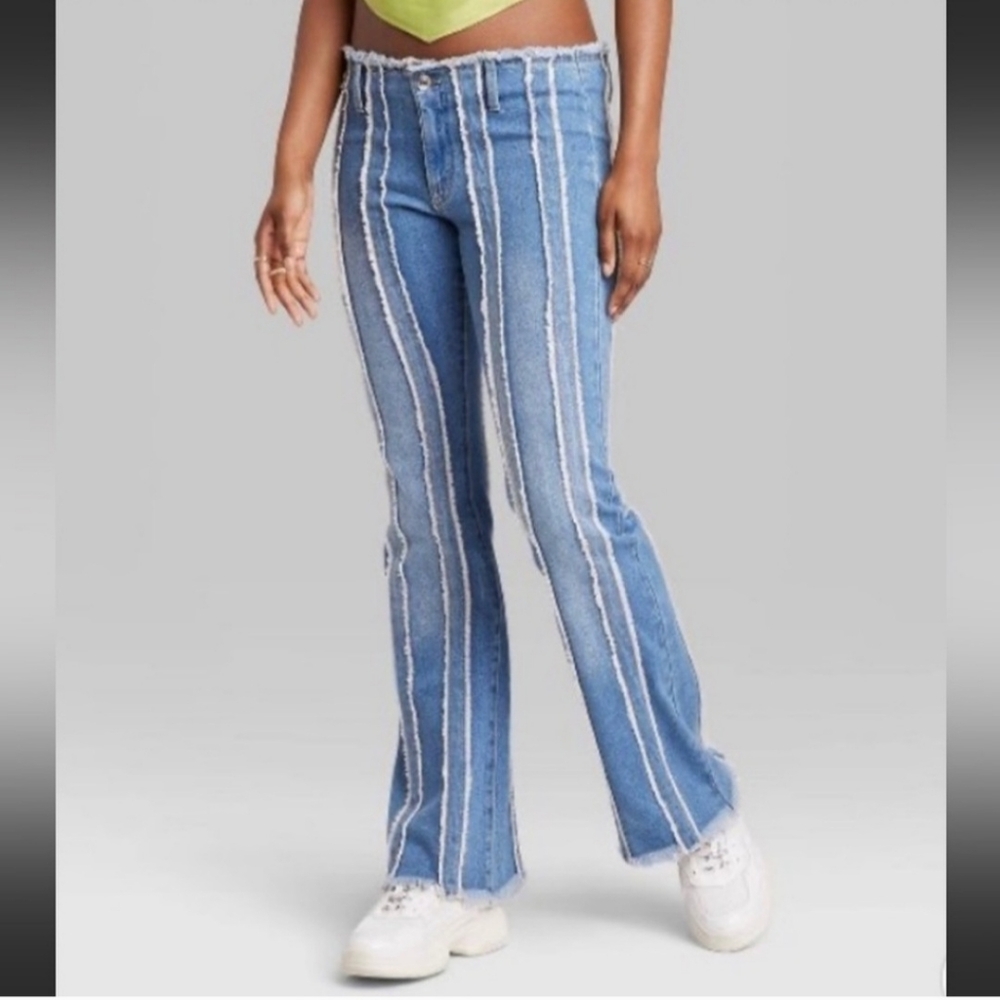NWT Wild Fable Women’s Low Rise Frayed Seam Detail Flare Blue Jeans Boho Size 4
